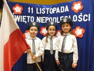 Przedszkolaki z flagą