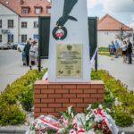 foto: Odsłonięto pomnik  Pamięci sokołowian-Żołnierzy Armii Krajowej, cichociemnych - spadochroniarzy walczących o Niepodległość Ojczyzny - 6T6A8949 150x150