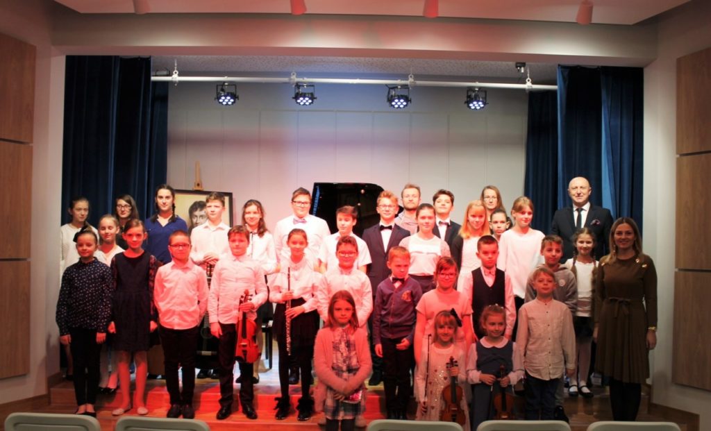 foto: Koncert Zimowy w wykonaniu uczniów Szkoły Muzycznej - 1 3 1024x621