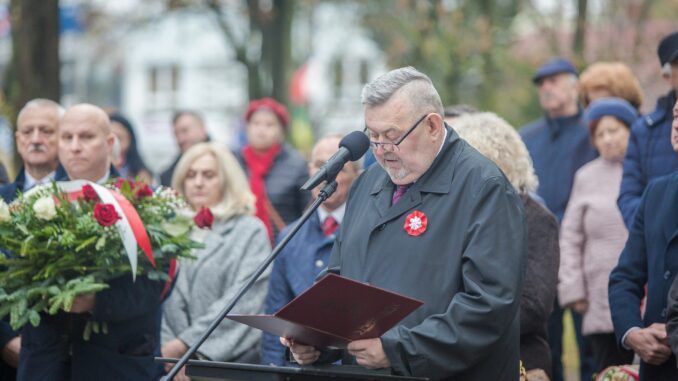 Burmistrz Miasta Sokołów Podlaski podczas wystąpienia pod Pomnikiem Czynu Niepodległościowego