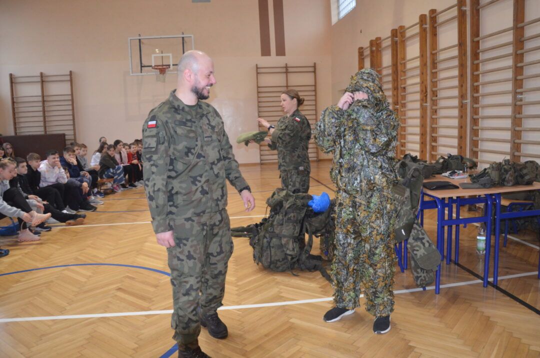 foto: Spotkanie z żołnierzami WOT w SP2 - DSC 3207 1080x716