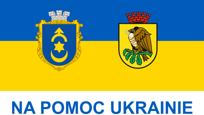 Pomoc dla Ukrainy - baner z herbami Dubna i Sokołowa Podlaskiego na tle flagi Ukrainy